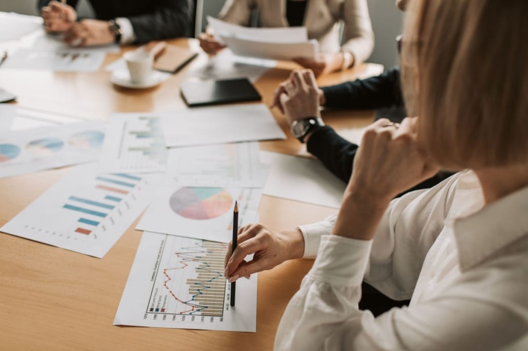 Vendre son entreprise rapidement : avec ou sans intermédiaire ? - business - réunion dirigeants business Vendre son entreprise rapidement : avec ou sans intermédiaire ? - business - réunion dirigeants business
