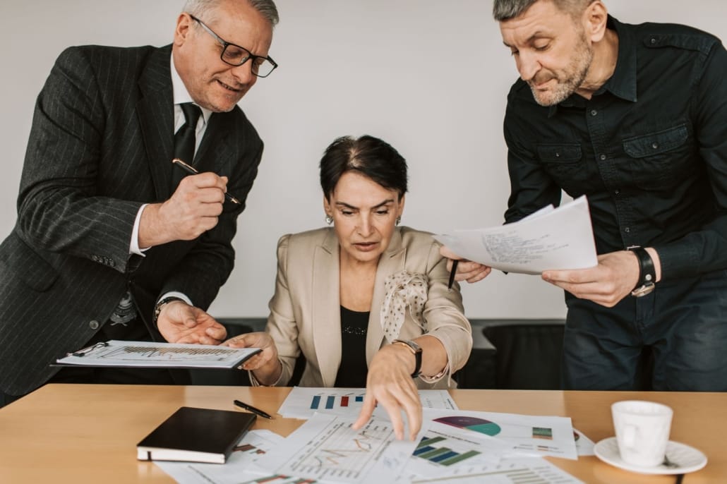 Consolidation bancaire marocaine : ce que le rachat de la BMCI par Holmarcom révèle sur les dynamiques M&A mid-market au Maroc - business - réunion dirigeants business Consolidation bancaire marocaine : ce que le rachat de la BMCI par Holmarcom révèle sur les dynamiques M&A mid-market au Maroc - business - réunion dirigeants business