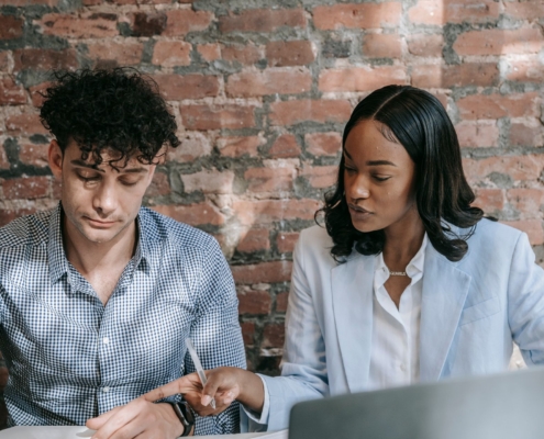 Acheter une entreprise ? 5 conseils à connaître - business - réunion dirigeants business