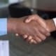 Vendre son entreprise rapidement : avec ou sans intermédiaire ? - business - réunion dirigeants business