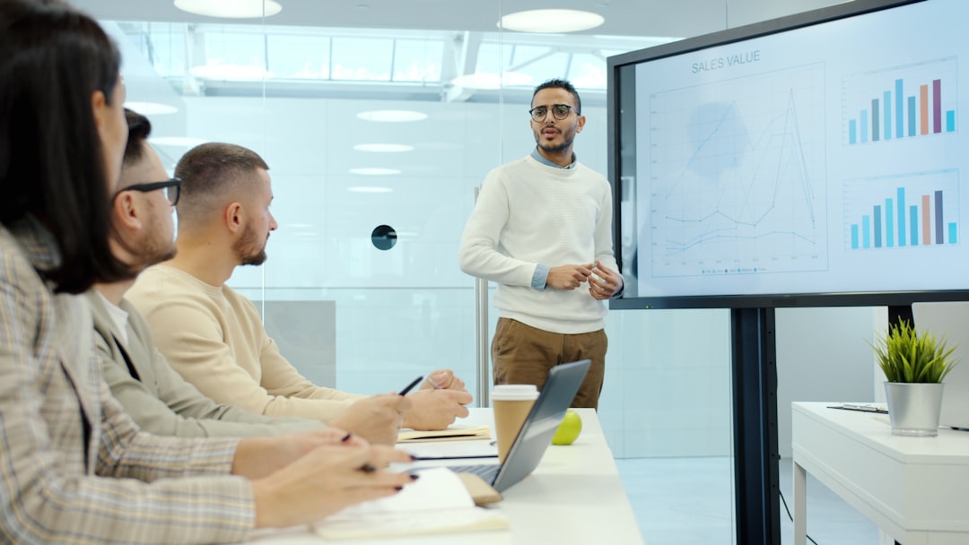 Valorisation entreprise Maroc : pourquoi les dirigeants surestiment leur PME en 2025 - business - analyse financière business